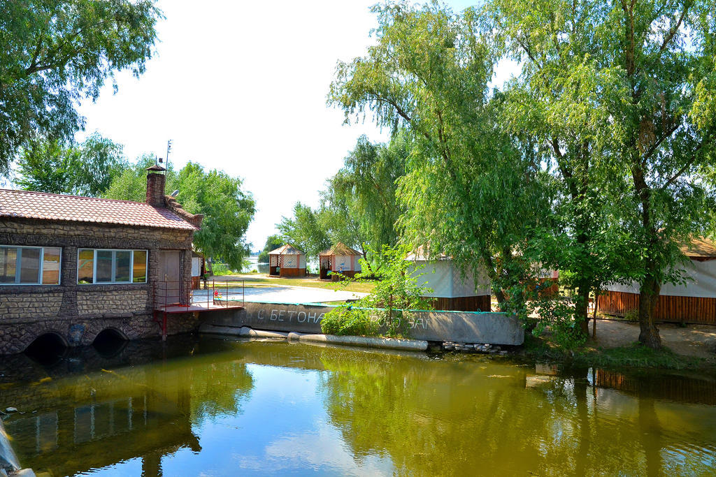 Slavutich Otel Nova Kakhovka Dış mekan fotoğraf